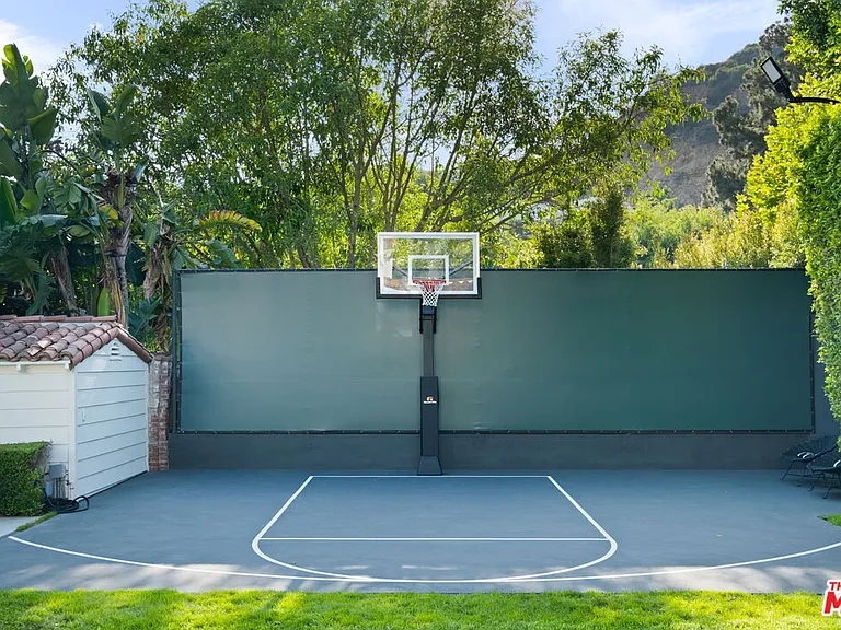 1443 N Doheny Dr — Photo 25