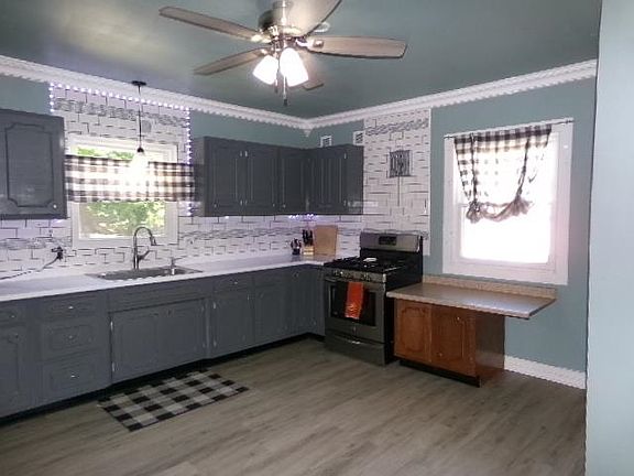 2nd image of 521 Caroline St