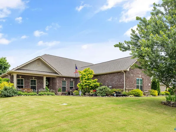 7417 Nature Walk Way SE, Owens Cross Roads, AL 35763