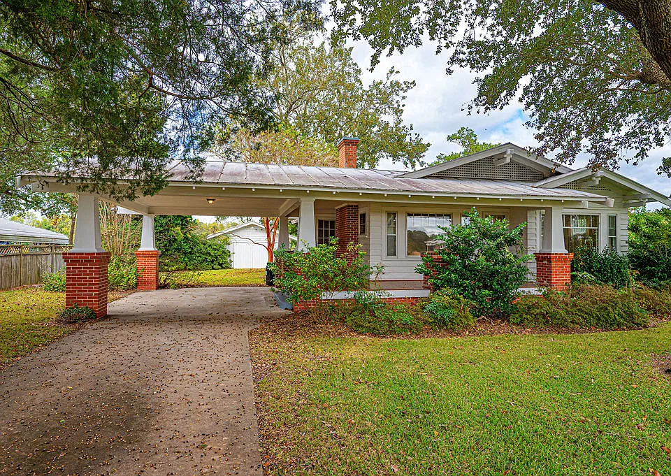 275 Aurora Rd