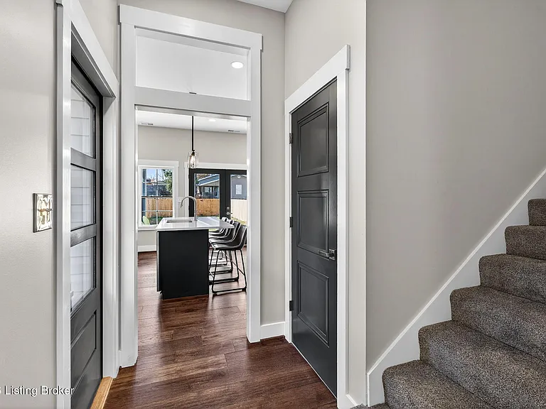 914 Ash St — Photo 5