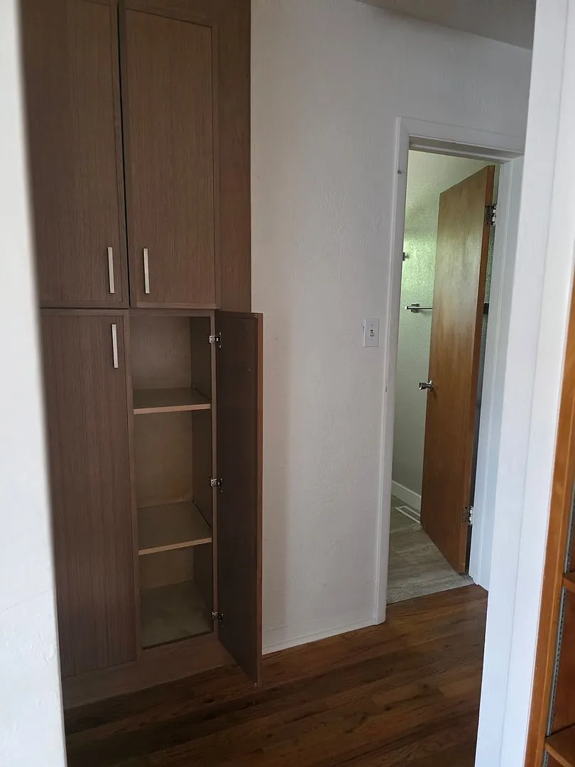 Newly Updated 2 bedroom unit — Photo 4