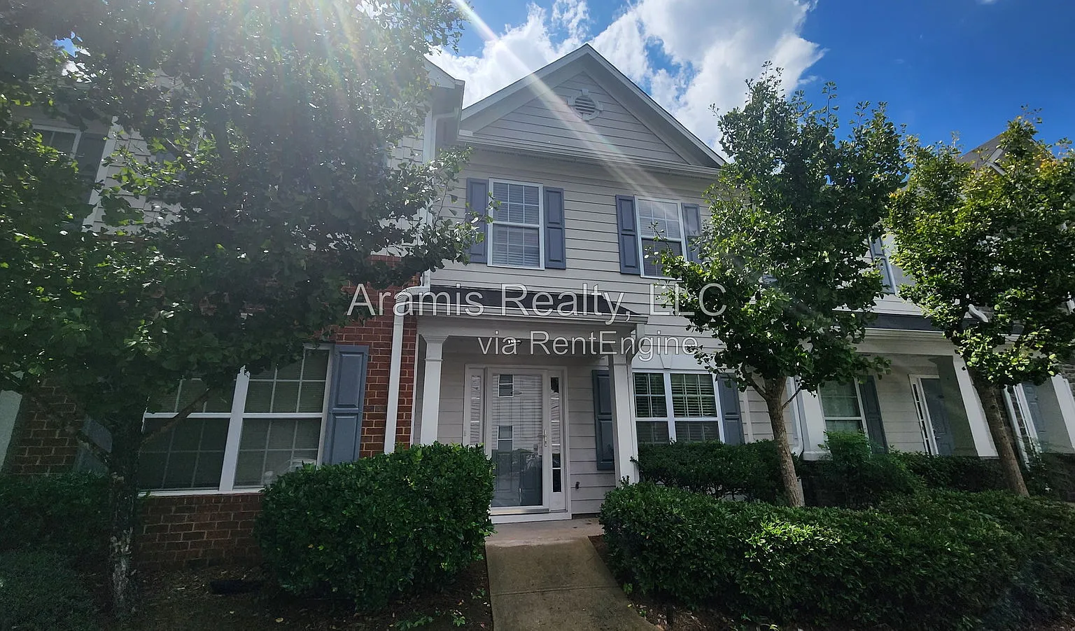 3 bed, 2.5 bath, 1742 sqft, $2,400 — Photo 1