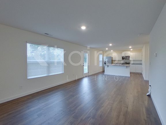 5th image of 3912 Billie Ln NE