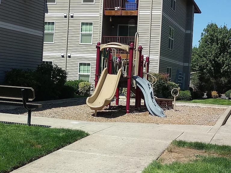 Parkside Apartments — Photo 52