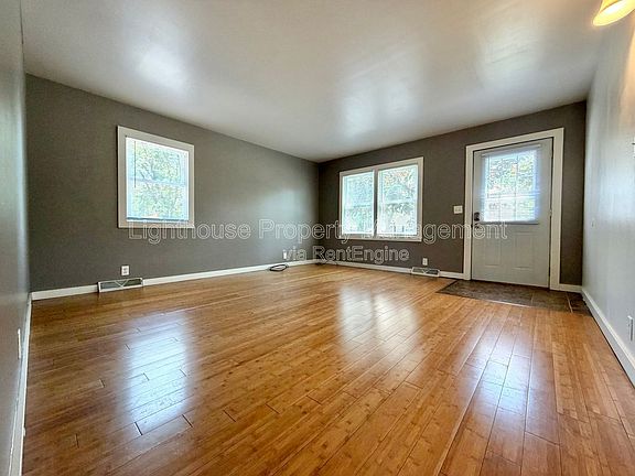 3rd image of 1471 Brookmark St SE