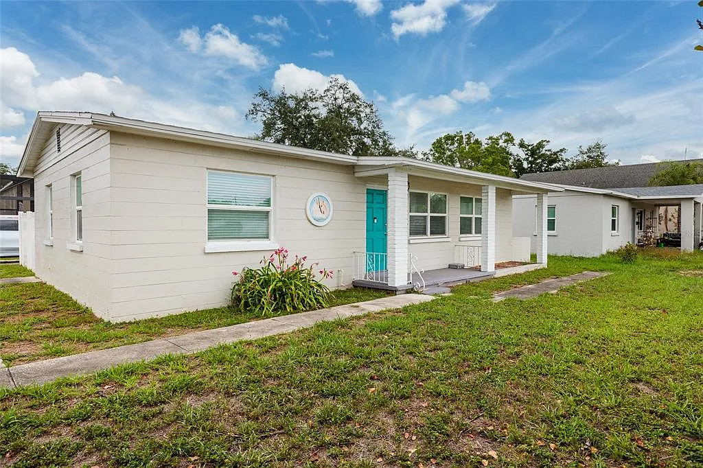 3 bed, 1.0 bath, 1075 sqft, $2,500 — Photo 4
