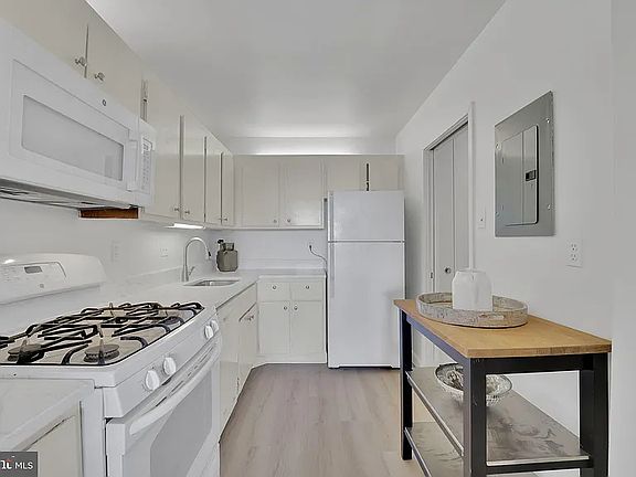 3rd image of 5500 Friendship Blvd #1210Z
