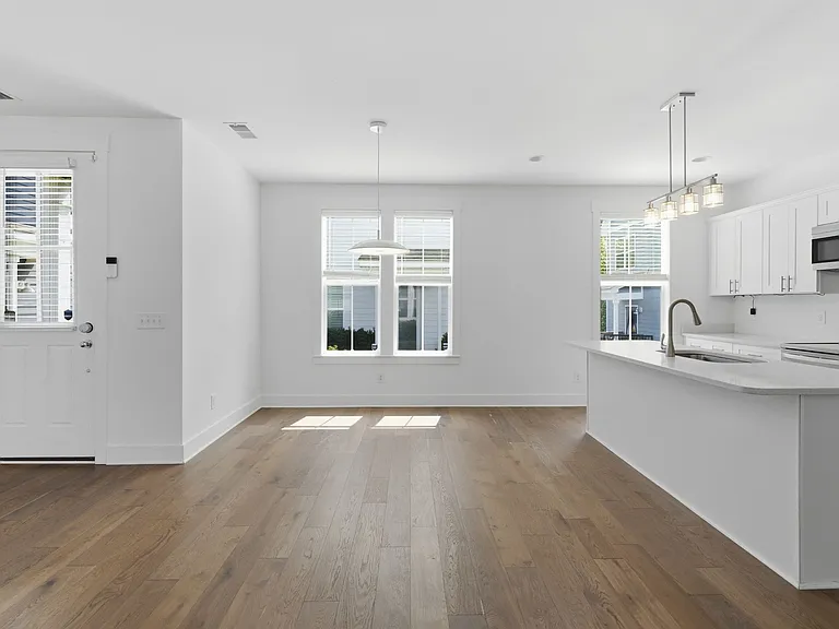 802 Briar Cir — Photo 12