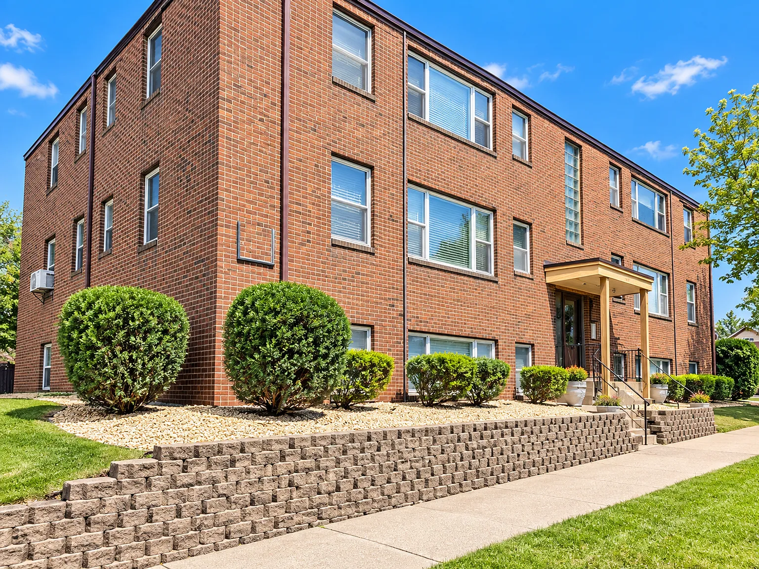 Spacious & Affordable Highland Park 1BR Near St. Kate's Only $1,049! — Photo 4