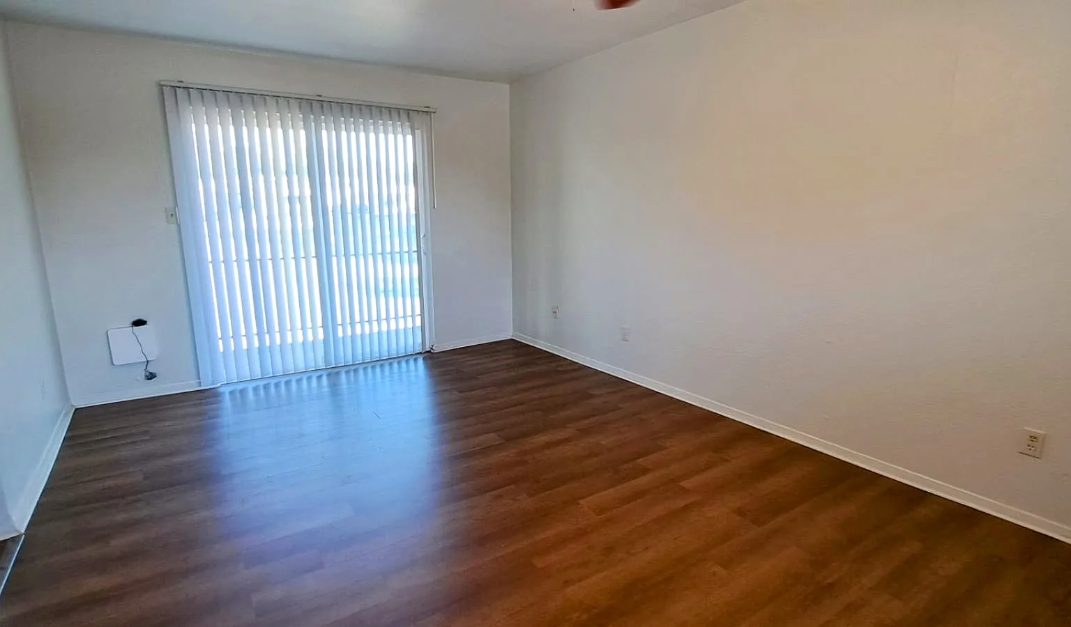 Nice, CLEAN Two Bedroom, One Bathroom Apartment for Lease — Photo 2