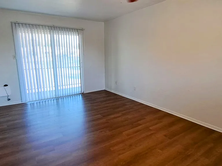 206 N Pine Ave #2 — Photo 2