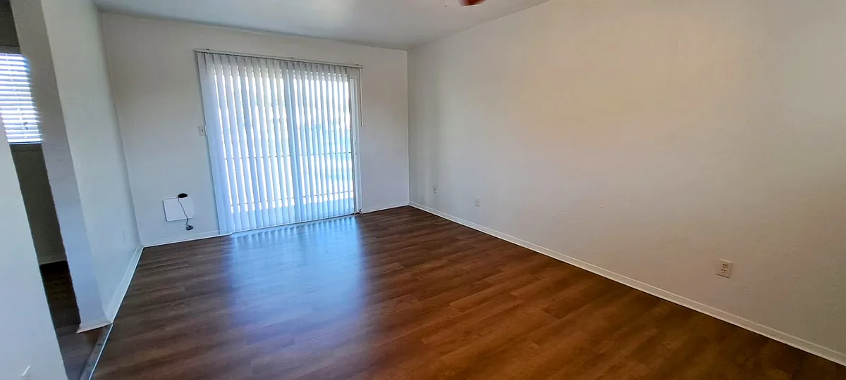 Building Photo - 206 N Pine Ave #2