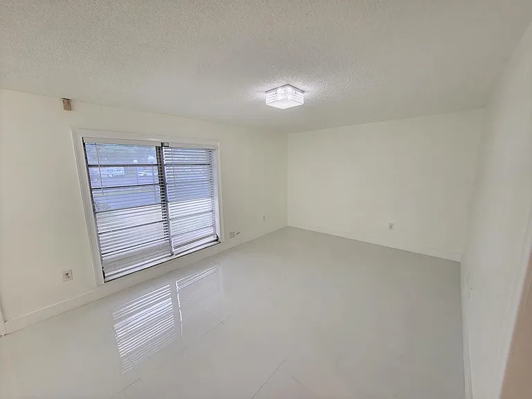 17160 SW 94th Ave — Photo 5