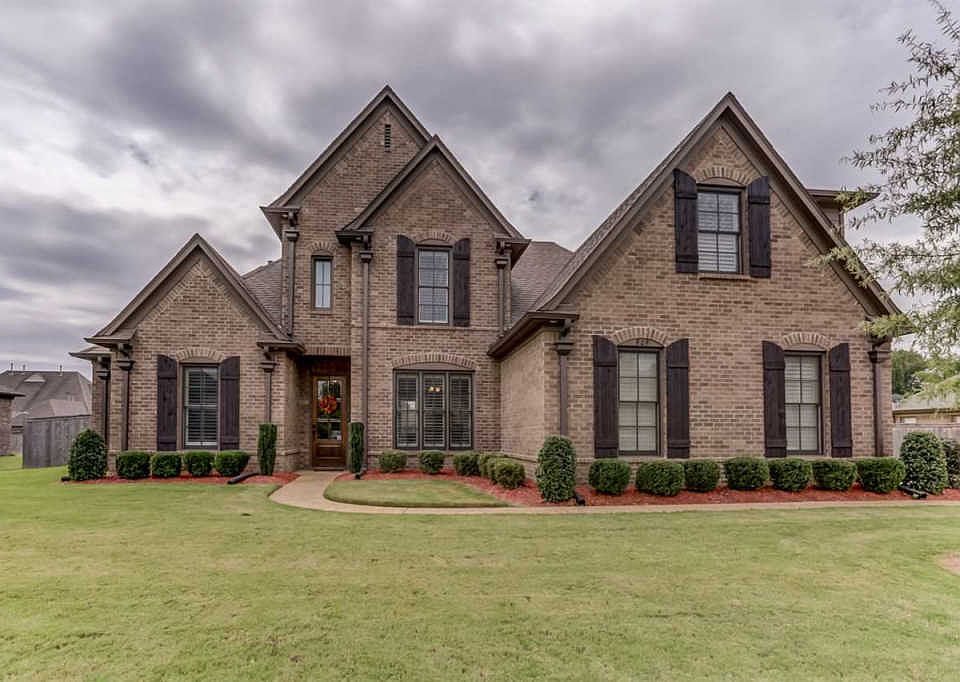 1st image of 909 Nine Oaks Ln