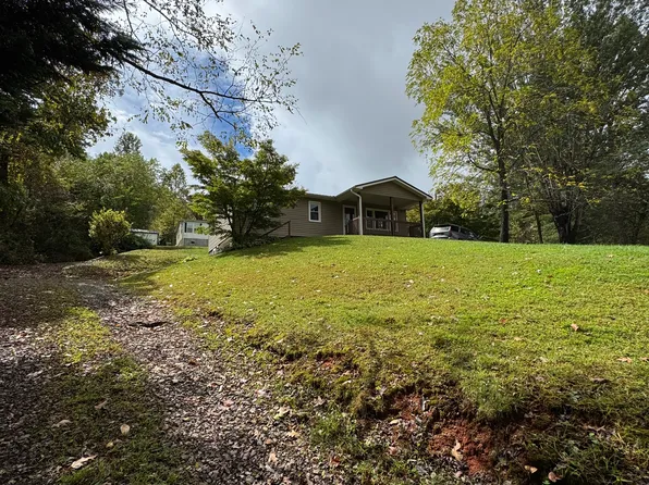 22 Gregory Hill Rd, Fairview, NC 28730