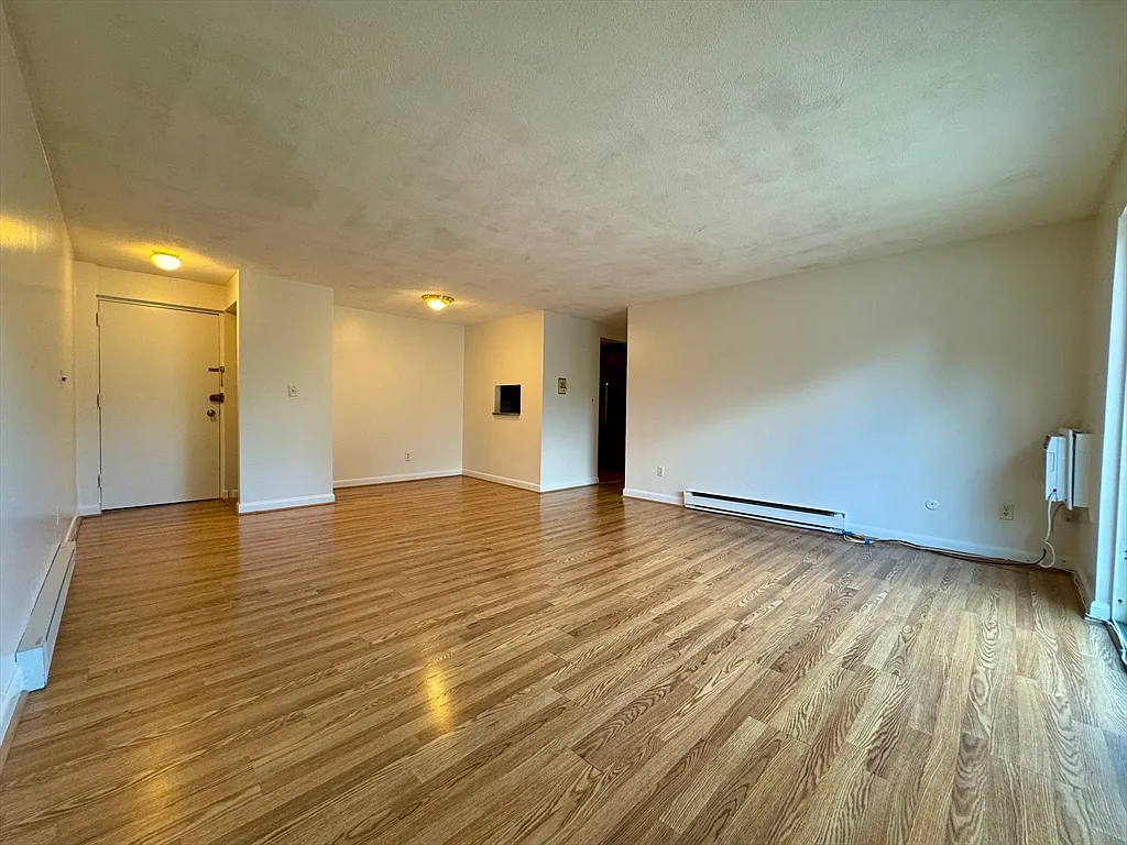 2 bed, 1.0 bath, 915 sqft, $2,300 — Photo 4