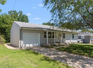 2514 Linden Pl, Saint Charles, MO 63301