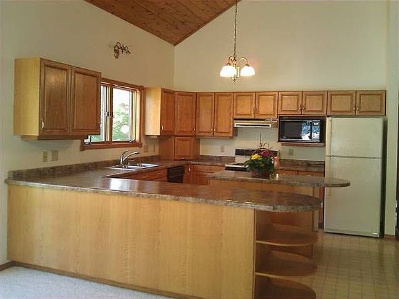 3rd image of 443 Lake Ave S