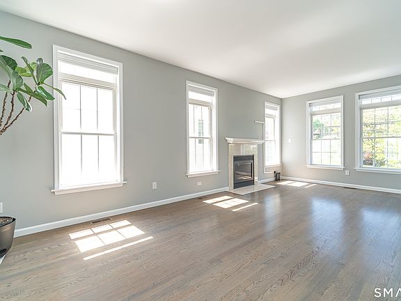 2nd image of 1780 Stratfield Road