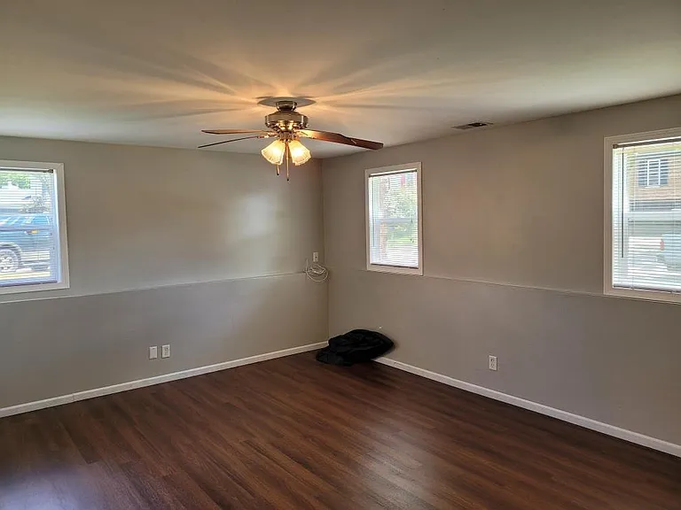 436 Fordham Pl — Photo 6