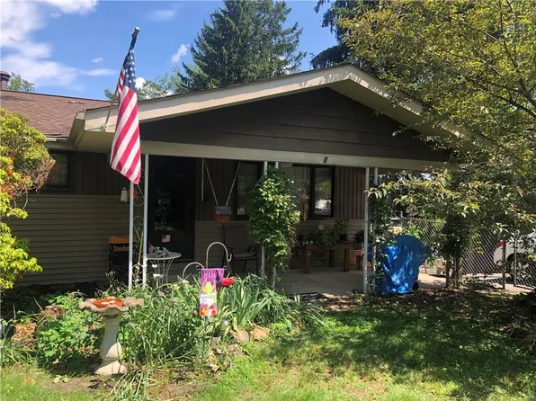 229 Locust Dr, Coraopolis, PA 15108