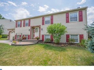 5 Constitution Rd, Laurel Springs, NJ 08021