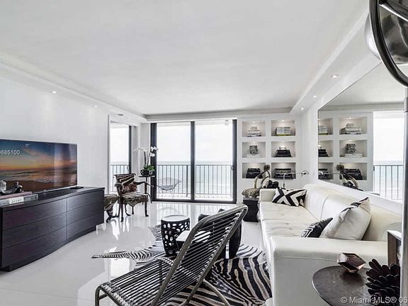 3rd image of 2625 Collins Ave APT 1006
