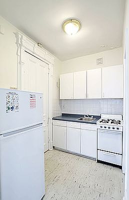 5th image of 124 E 72nd St APT 1R