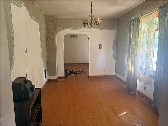 4th image of 1046 Wallis Ave