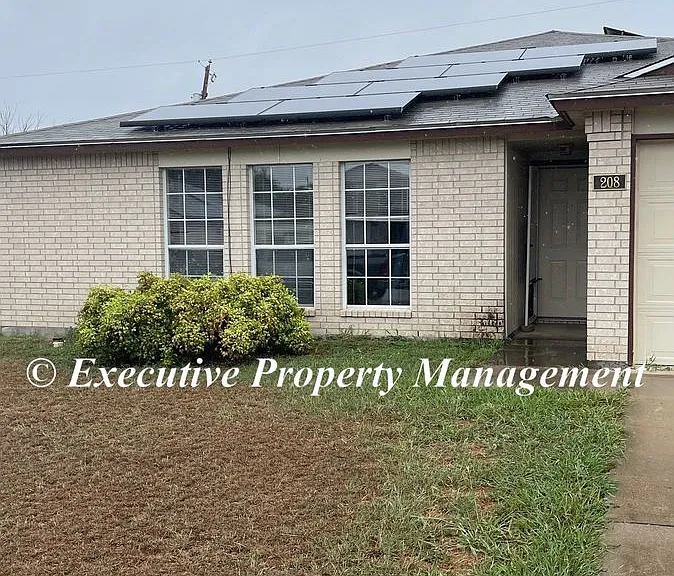 208 Mesquite Cir — Photo 1