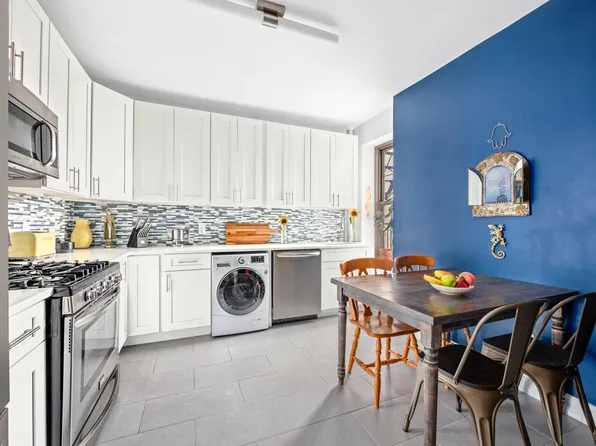 1100 Grand Concourse image 5 of 9