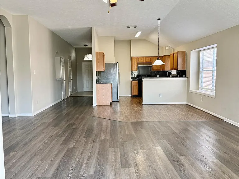 7111 Favian Ct — Photo 4