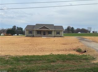 621 W Atkins St, Dobson, NC 27017