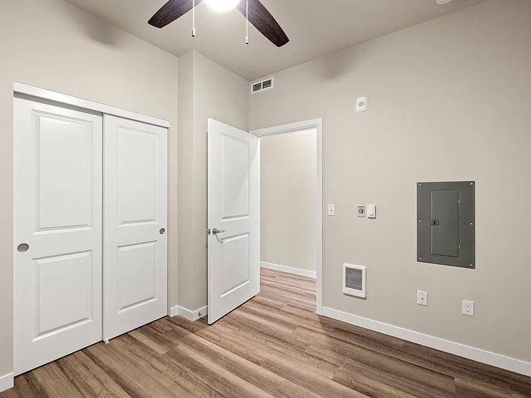 4064 N Mississippi Ave — Photo 4