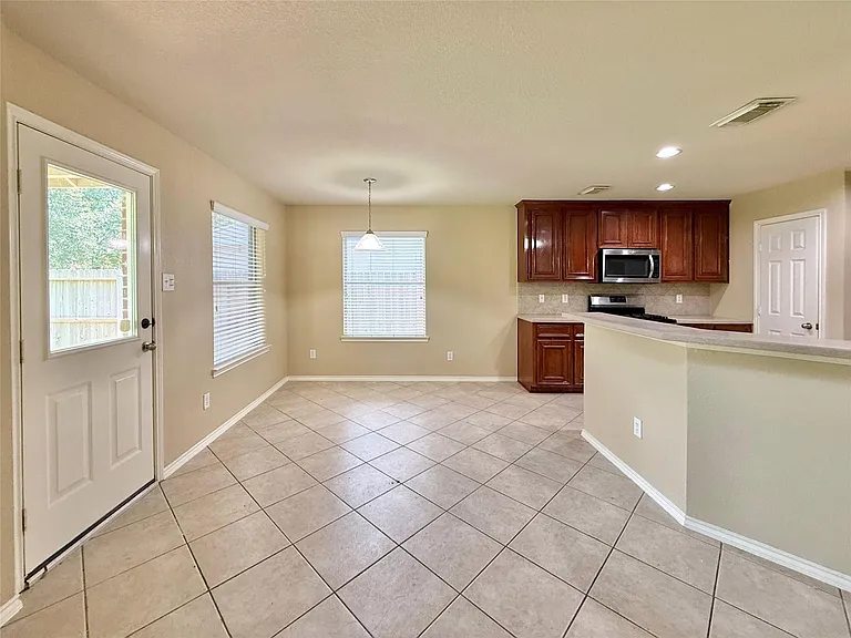 1810 Katlyn Ln — Photo 12