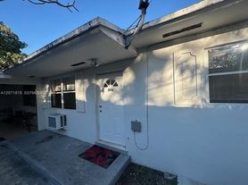 2501 NE 184th Ter, North Miami Beach, FL
