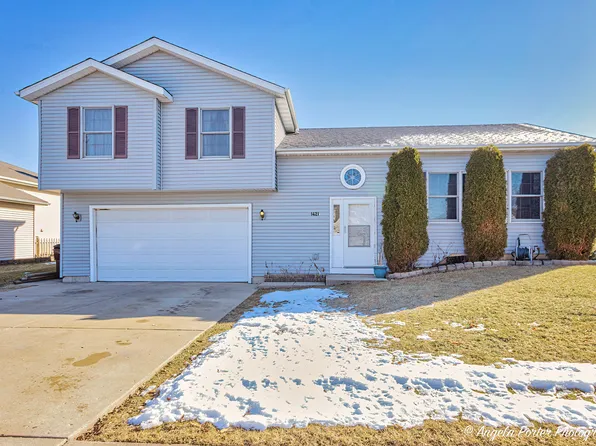 1421 9th St, Harvard, IL 60033