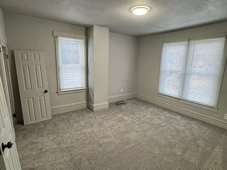 3427 Lexington Ave — Photo 16