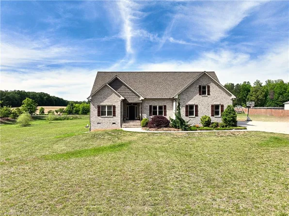 8128 Belews Creek Rd, Stokesdale, NC 27357