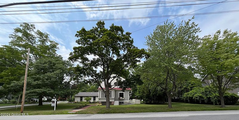 5th image of 223 Maple Avenue