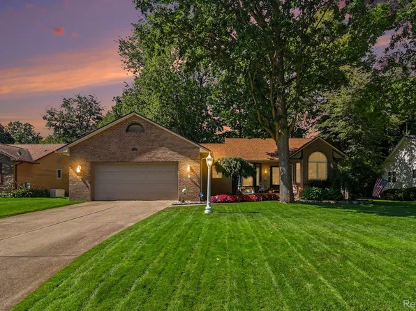 5112 Mark David Dr, Swartz Creek, MI 48473