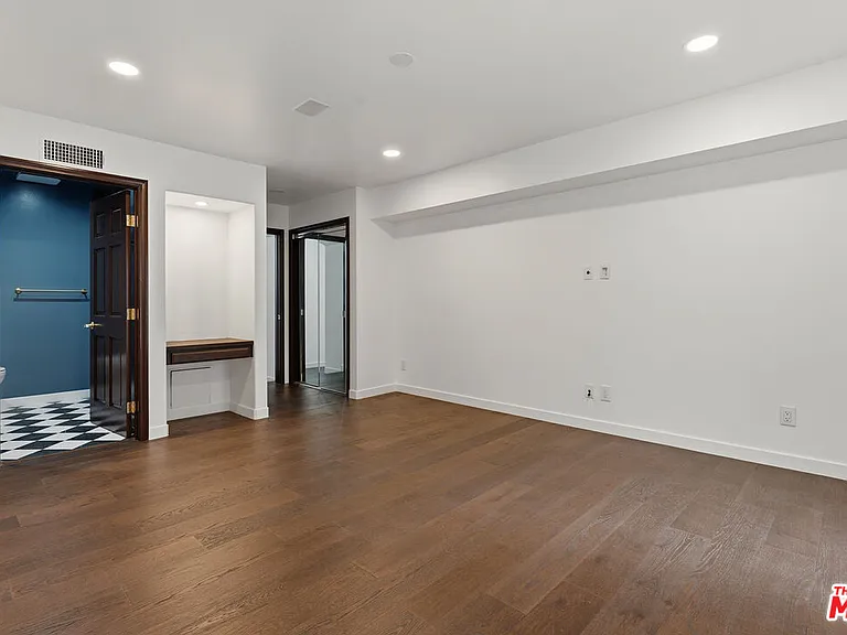 1200 N Doheny Dr — Photo 23