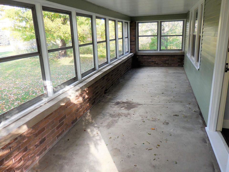 2nd image of 1052 10 Mile Rd NW
