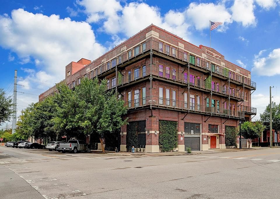 1st image of 2205 McKinney St APT 402