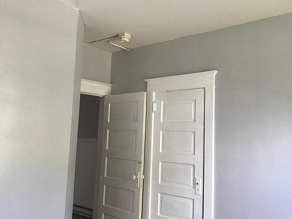 3rd image of 714 W Washington St APT 1