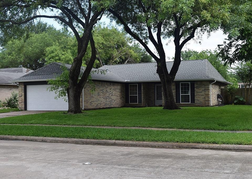 1st image of 12015 Fallbrook Dr