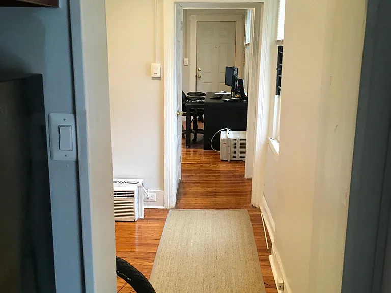 1945 Poplar St #1 — Photo 15