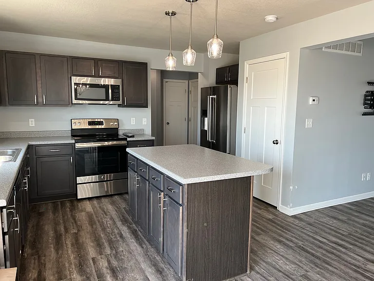 709 37th St SW — Photo 9