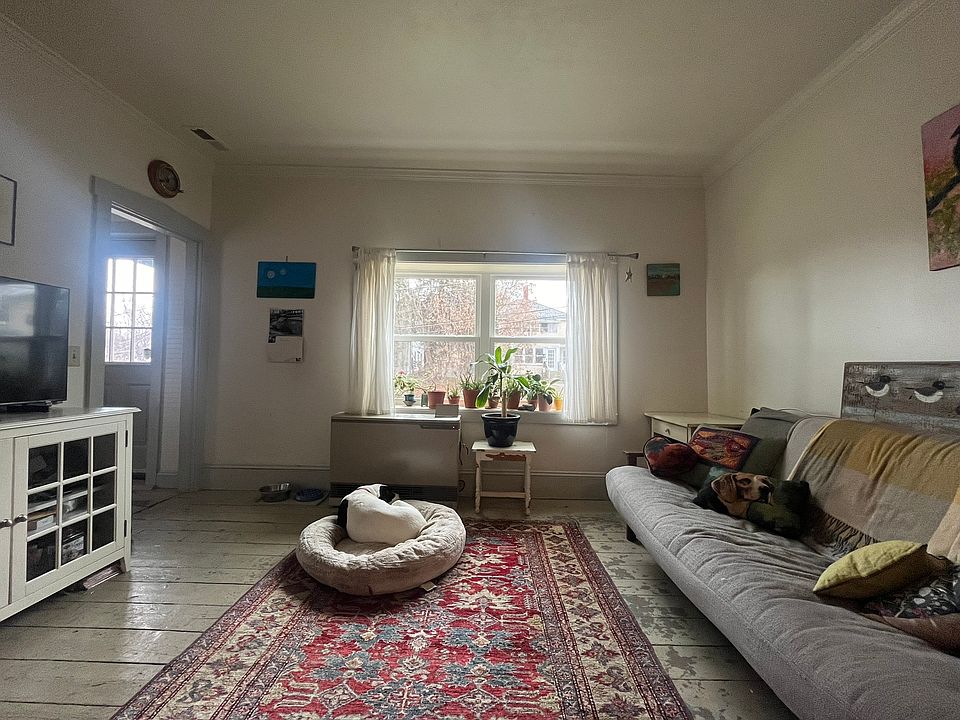 Living room - doorway to left leads to front door.